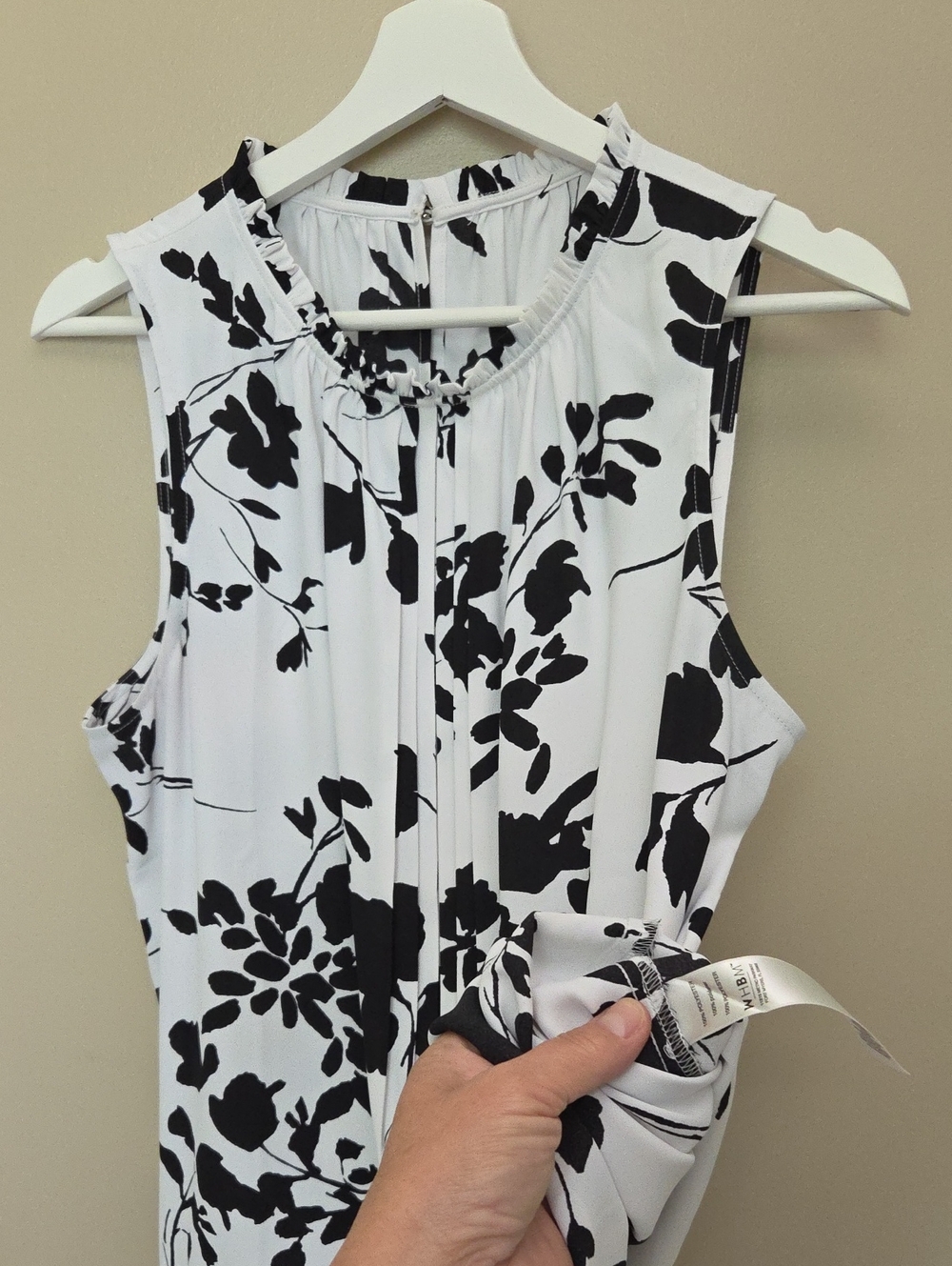 WHBM Sleeveless Black & White Floral Women's Top